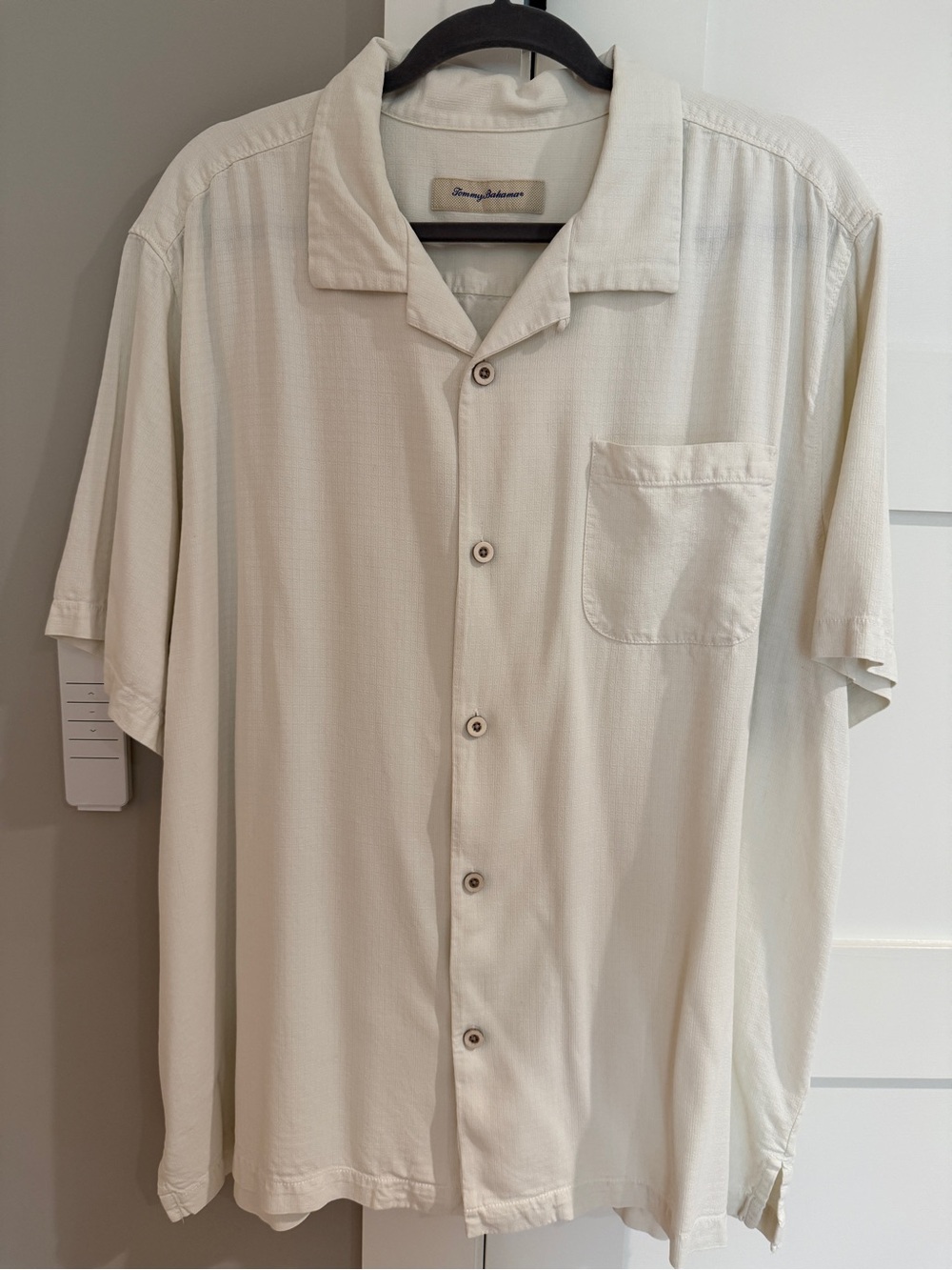 Tommy Bahama men’s 100% silk short-sleeve camp shirt, size XXL